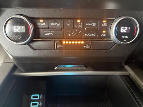 Used 2019 Ford Expedition XLT w/ Equipment Group 201A AWD/4WD image 8