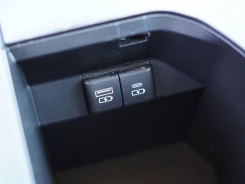 Used 2021 Toyota Camry XSE FWD image 32