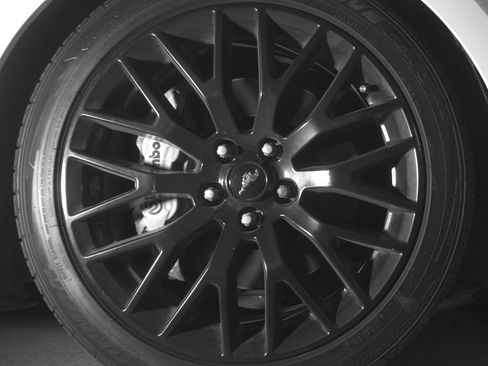 Used 2017 Ford Mustang GT RWD image 11