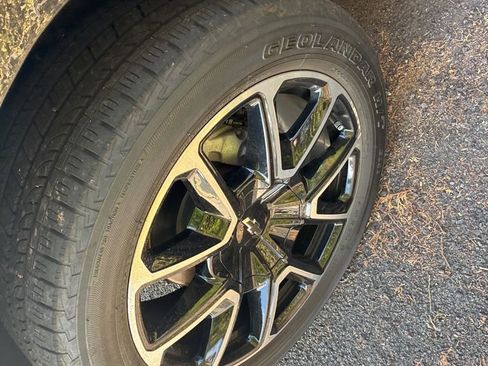 Used 2022 Chevrolet Suburban RST w/ Luxury Package image 4