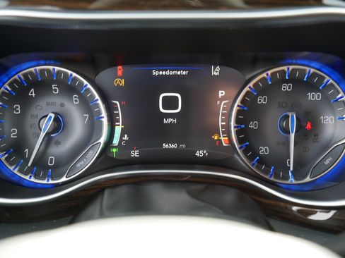 Used 2022 Chrysler Pacifica Pinnacle AWD/4WD image 25