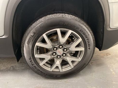 Certified 2023 GMC Acadia SLE w/ Driver Convenience Package image 33