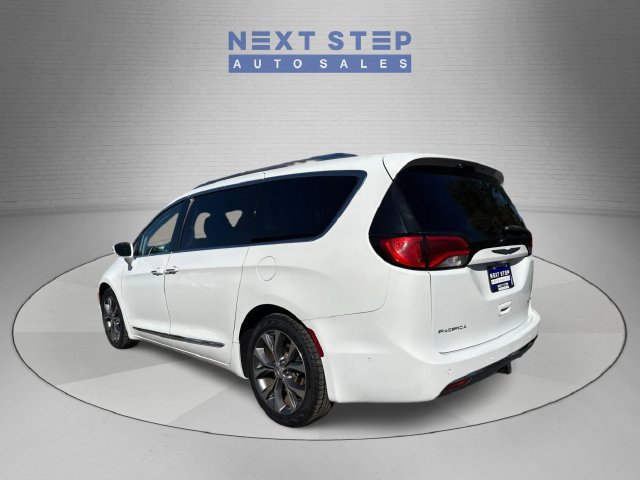 Used 2018 Chrysler Pacifica Limited w/ Advanced Safetytec Group FWD image 5