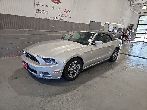 Used 2014 Ford Mustang Premium RWD image 7