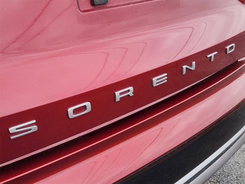 Certified 2022 Kia Sorento SX image 12