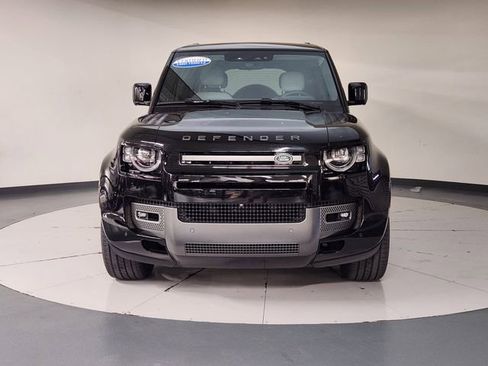 Used 2025 Land Rover Defender 130 V8 AWD/4WD image 9