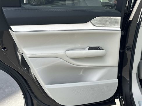 New 2025 Volvo EX90 Ultra image 16