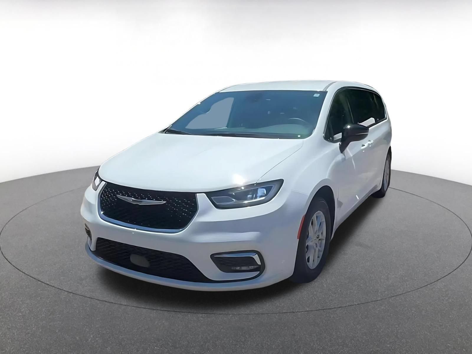 Used 2024 Chrysler Pacifica Touring-L FWD image 7
