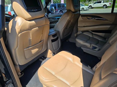 Used 2019 Cadillac Escalade ESV Platinum AWD/4WD image 26
