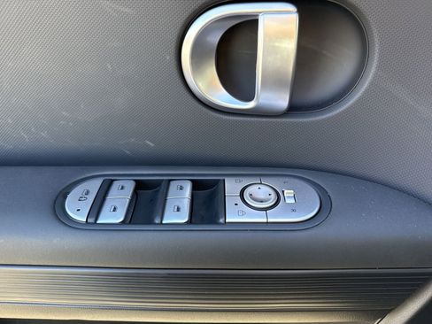 New 2024 Hyundai Ioniq 5 SE image 15