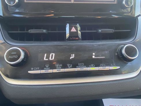 Used 2020 Toyota Corolla LE FWD image 28