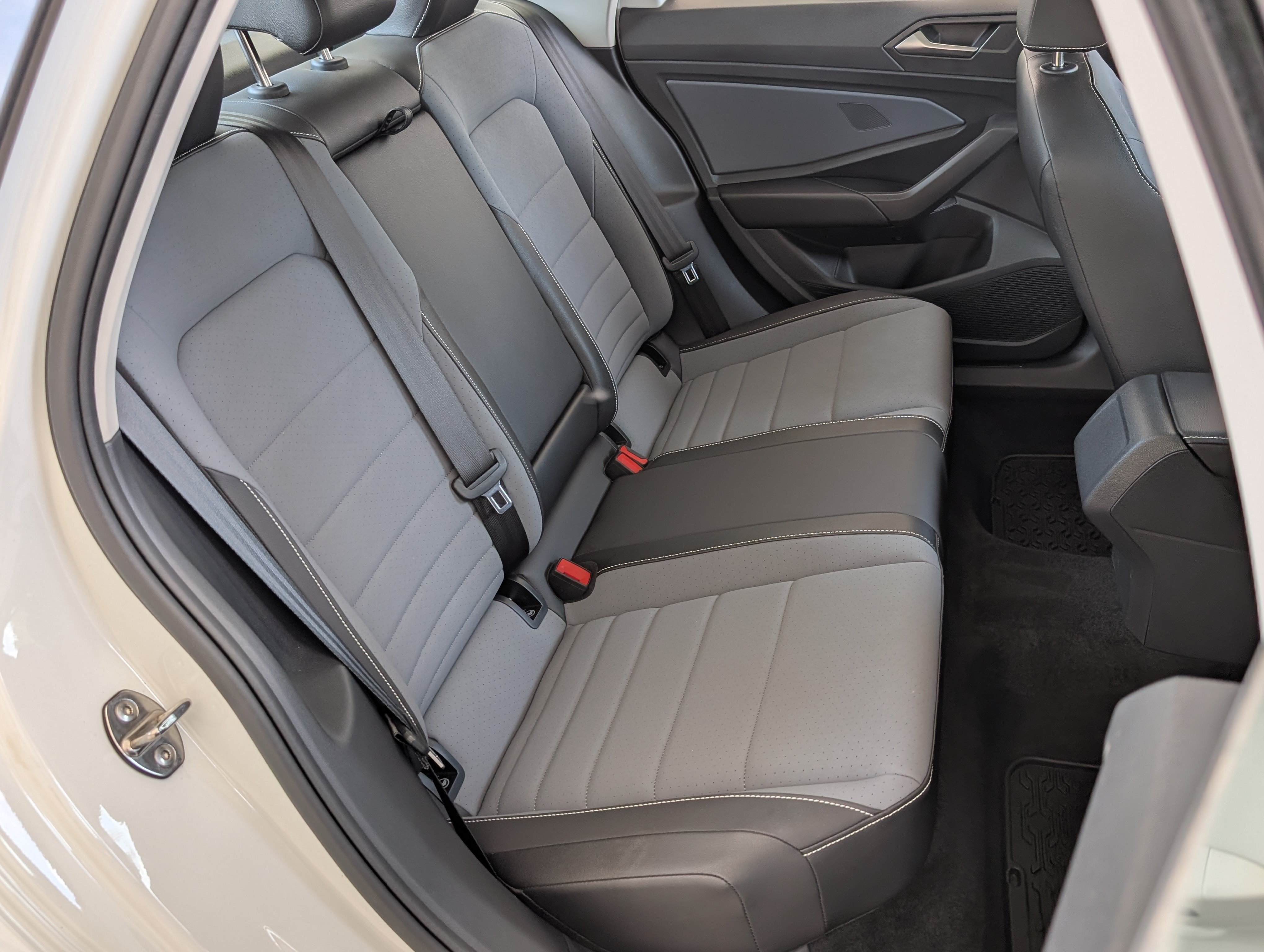 Used 2025 Volkswagen Jetta SE w/ Sunroof Package FWD image 20