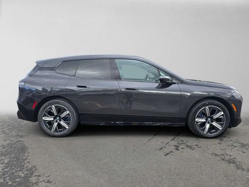 Used 2024 BMW iX xDrive50 w/ Premium Package AWD/4WD image 2