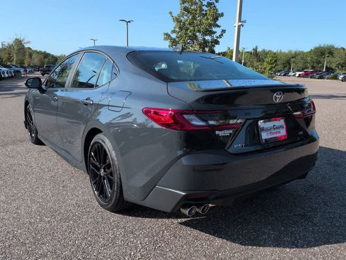 Used 2026 Toyota Camry SE w/ Convenience Package FWD image 4