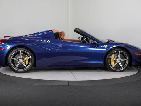 Used 2015 Ferrari 458 Spider RWD image 9