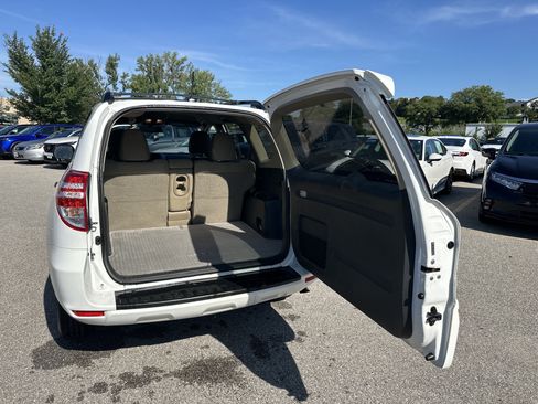 Used 2012 Toyota RAV4 4WD V6 w/ Tow Prep Pkg image 10