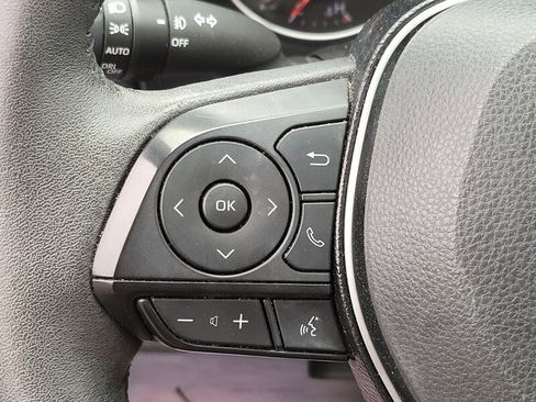 Used 2021 Toyota RAV4 XLE Premium image 25