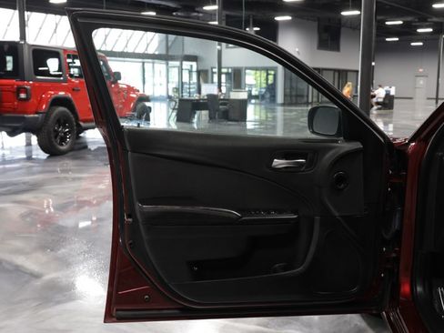Used 2018 Dodge Charger SXT w/ Blacktop Package RWD image 10