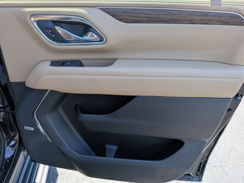 Used 2024 Chevrolet Suburban Premier w/ Premium Package AWD/4WD image 32