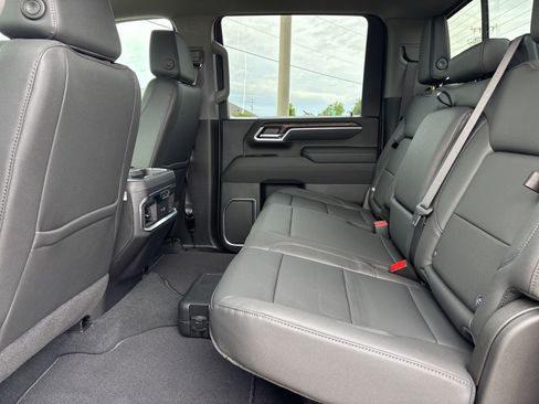 New 2026 GMC Sierra 2500 SLT w/ SLT Premium Package image 16