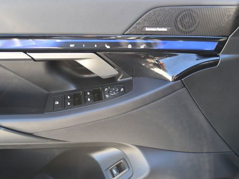 Used 2024 BMW i5 eDrive40i w/ Premium Package image 27