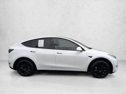 Used 2024 Tesla Model Y Long Range AWD/4WD image 4