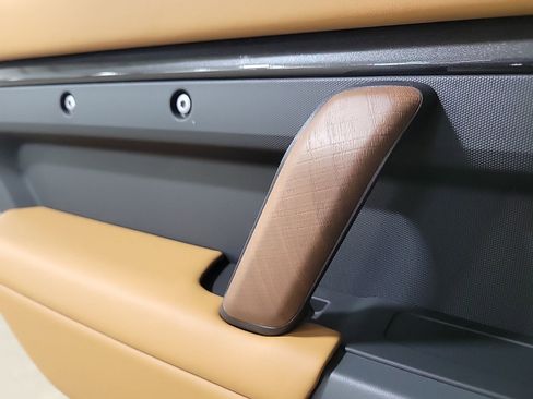 Used 2024 Land Rover Defender 110 X image 24