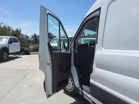 New 2026 Ford Transit 150 148 Medium Roof w/ Load Area Protection Package RWD image 4