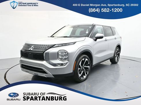 Used 2022 Mitsubishi Outlander SE image 1