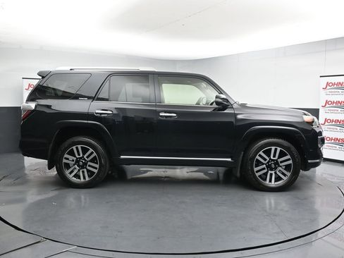 Used 2018 Toyota 4Runner Limited AWD/4WD image 9