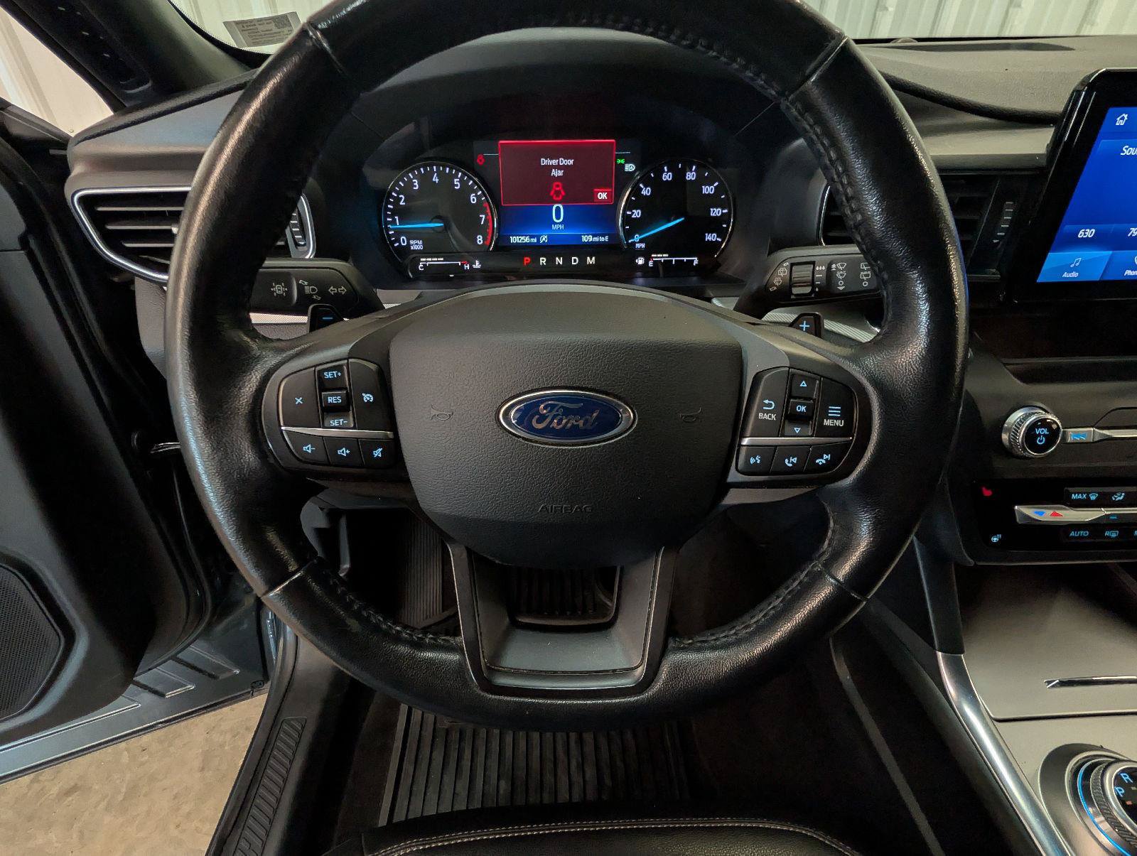 Used 2020 Ford Explorer XLT w/ Equipment Group 202A AWD/4WD image 17