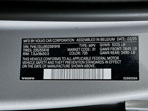 Used 2025 Volvo XC40 B5 Core image 12