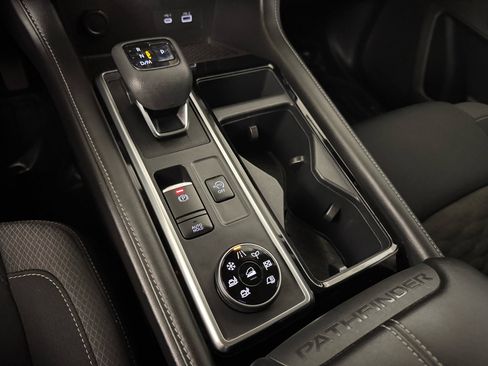 Used 2022 Nissan Pathfinder SV image 26