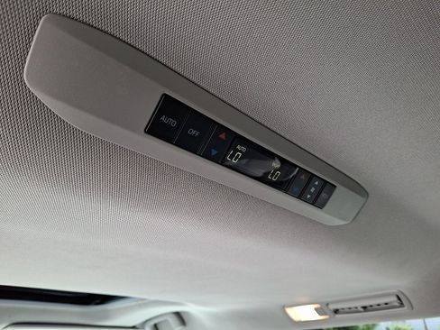 Used 2024 Toyota Sienna XLE FWD image 13