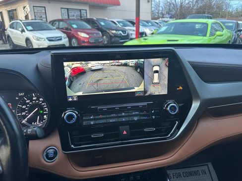 Used 2021 Toyota Highlander Platinum image 25