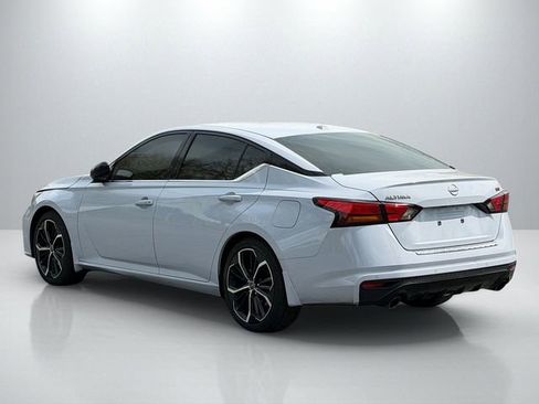 Used 2023 Nissan Altima 2.5 SR w/ SR Premium Package image 3