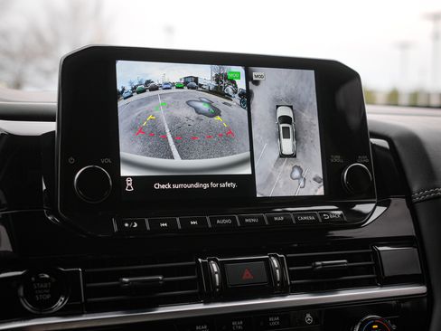 Used 2025 Nissan Pathfinder Platinum image 26