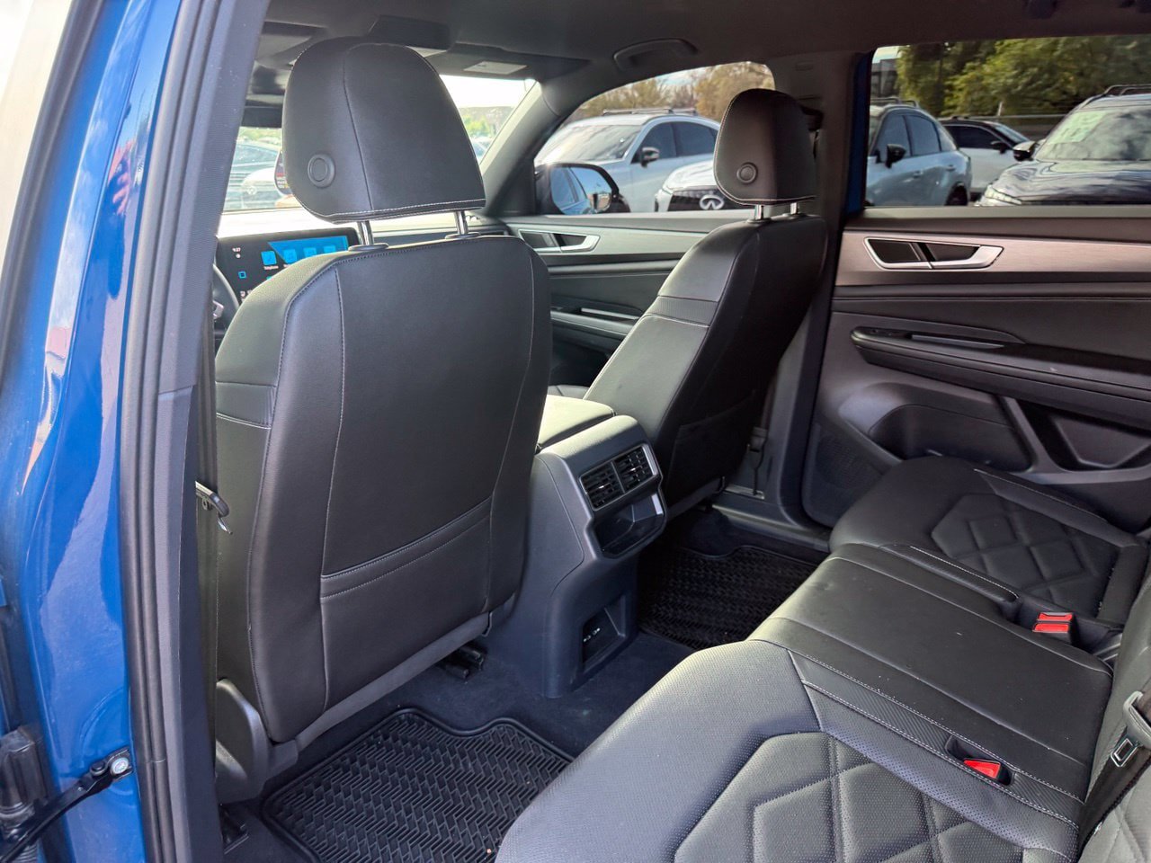 Used 2025 Volkswagen Atlas Cross Sport SE FWD image 11