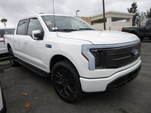 Used 2025 Ford F150 Lightning Lariat AWD/4WD image 4