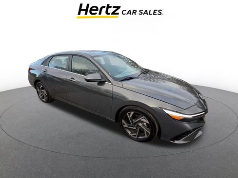 Used 2025 Hyundai Elantra SEL image 1