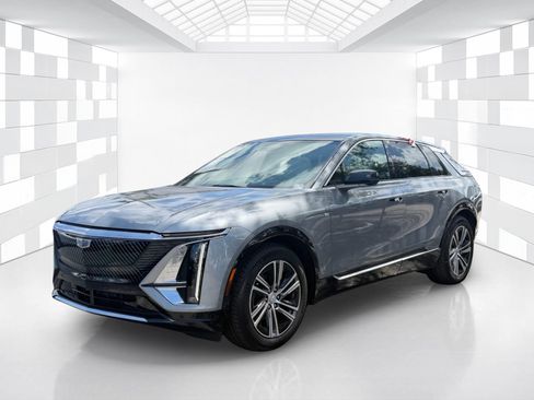 Used 2024 Cadillac Lyriq Luxury RWD image 3