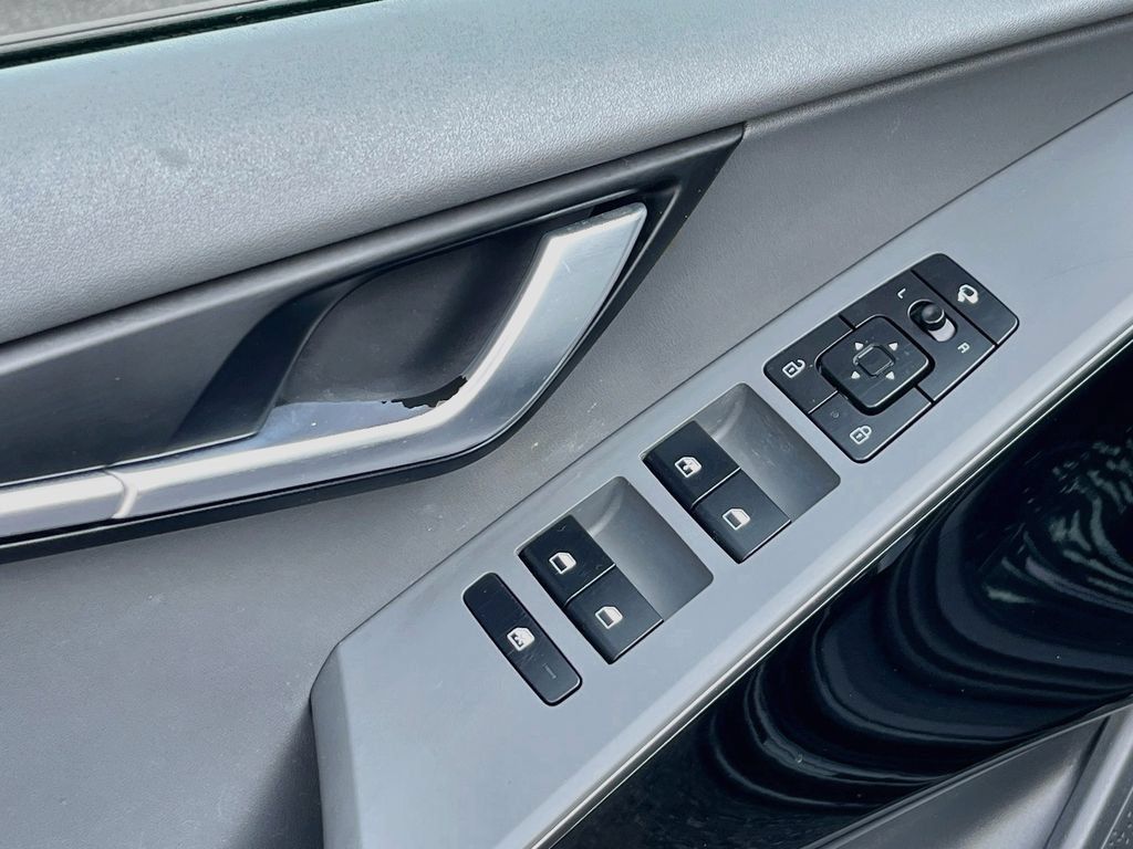 Certified 2024 Kia Niro EX Touring FWD image 11