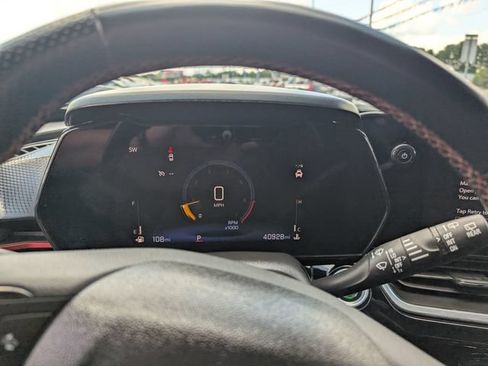 Used 2024 Chevrolet Trax RS FWD image 22