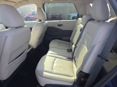 Used 2023 Nissan Pathfinder SL AWD/4WD image 13