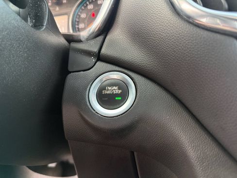 Used 2021 Chevrolet Equinox LT FWD image 18