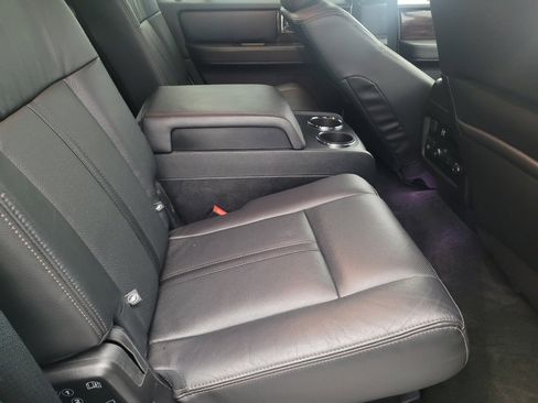 Used 2017 Lincoln Navigator Reserve RWD image 19