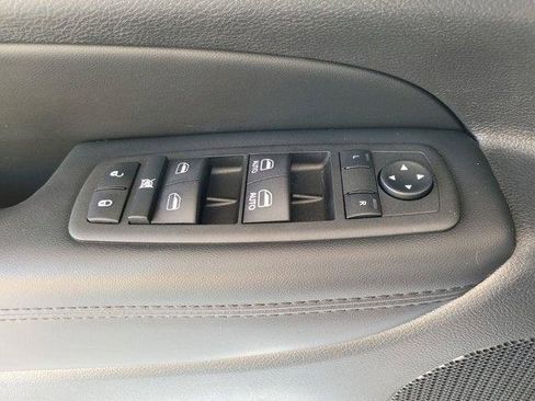 Certified 2022 Jeep Grand Cherokee Laredo X AWD/4WD image 21