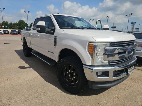 Used 2017 Ford F250 Lariat w/ Lariat Value Package AWD/4WD image 9