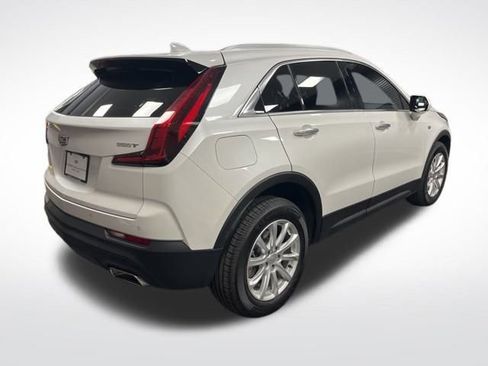 Used 2022 Cadillac XT4 Luxury w/ Cold Weather Package image 5
