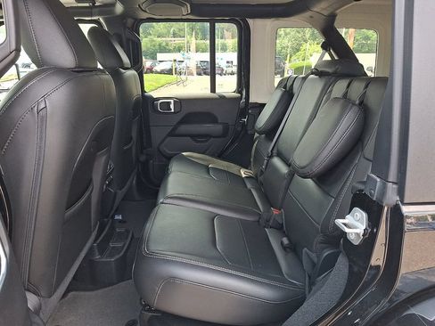 Used 2023 Jeep Wrangler Unlimited Sahara w/ Cold Weather Group AWD/4WD image 11